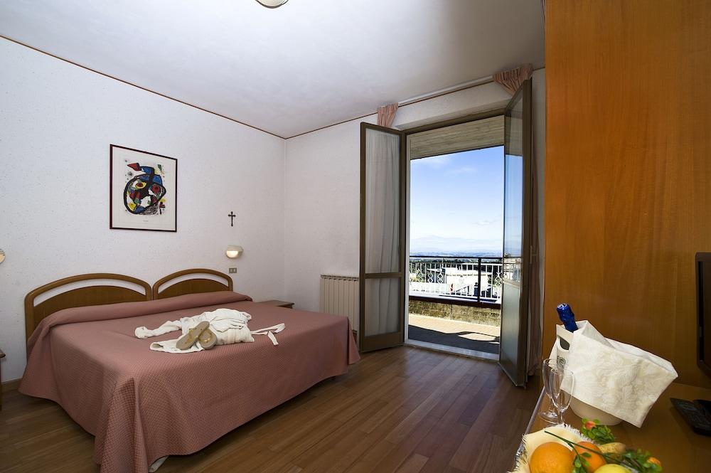 Hotel Villa Ricci & Benessere Chianciano Terme Exterior photo